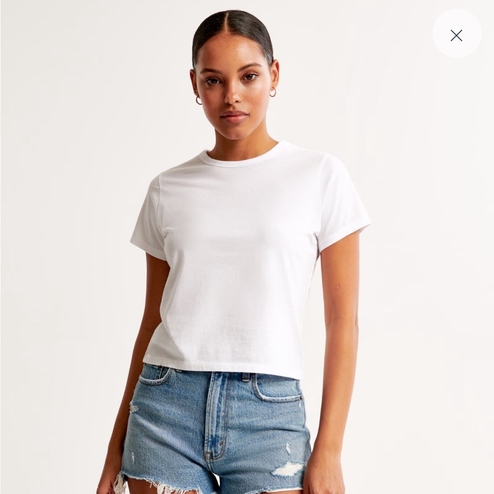 Abercrombie & Fitch Body Skimming White T-Shirt